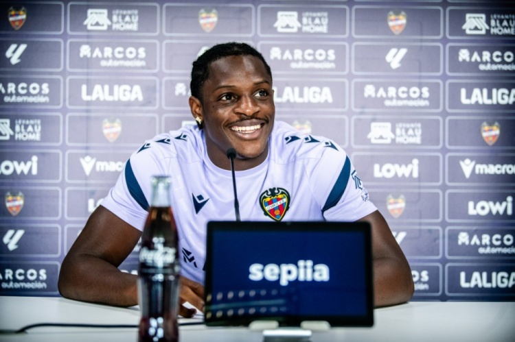 乐鱼体育-艾永：莱万特是对我最好的选择，这里能让我为球队的成长做出贡献