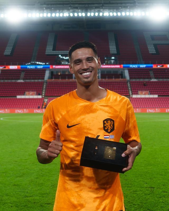 乐鱼体育官方网站-米兰中场新援拒绝巴萨 赖因德斯:我不是防守中场