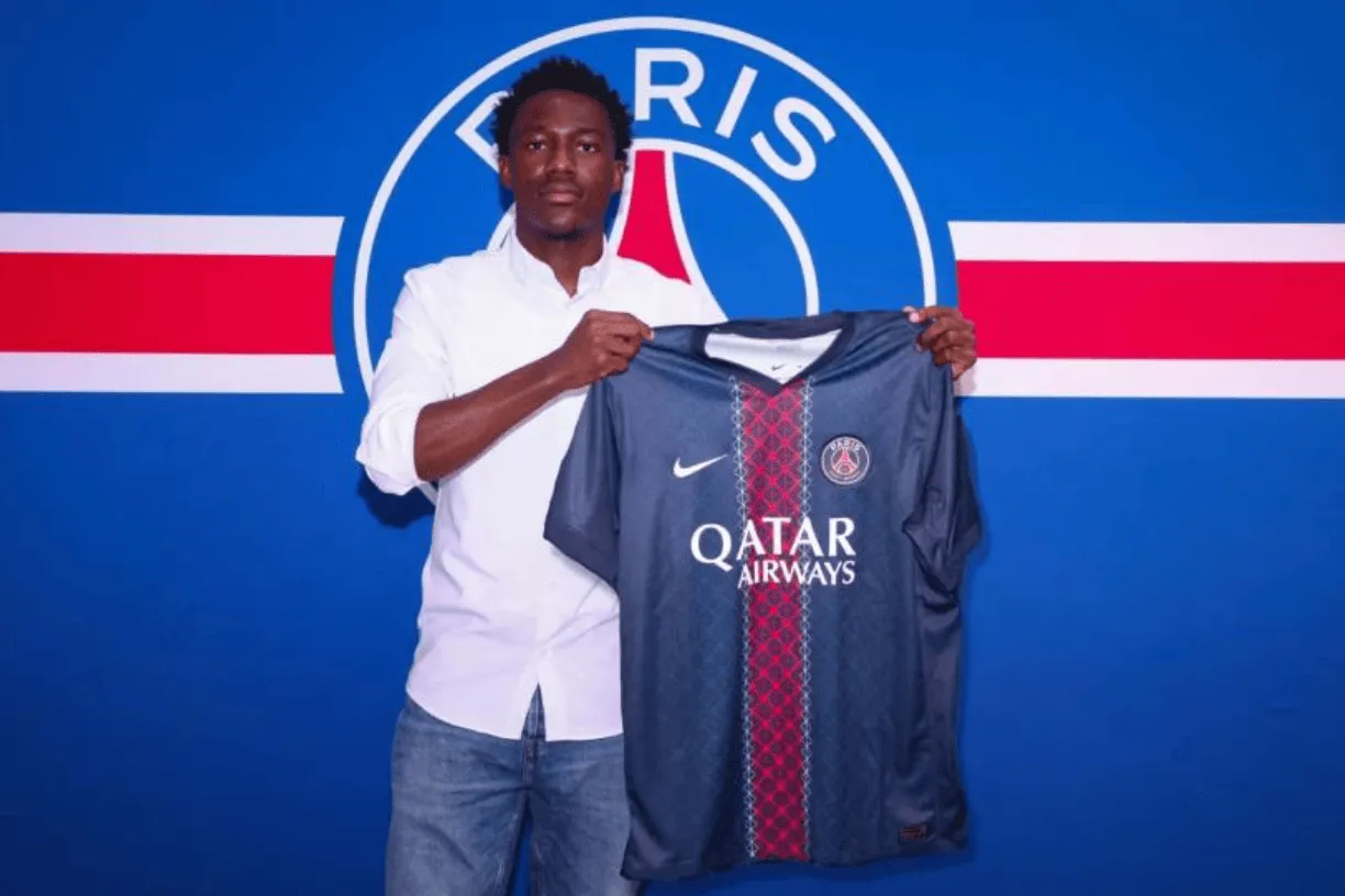 队报:巴黎前锋杜埃的20岁表弟埃迪-杜埃,冬窗或将离开巴黎