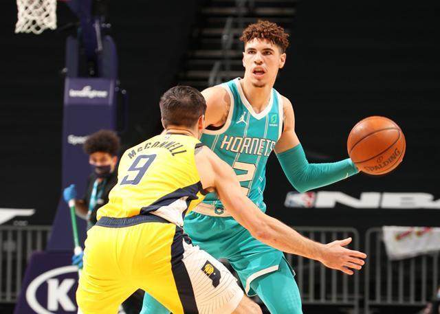 乐鱼官网-出色表现引发开拓者更衣室讨论 三球未来无可限量